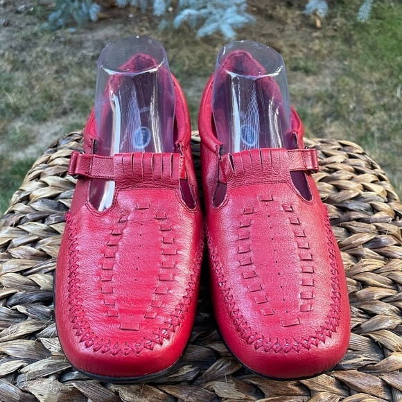 Dr. Scholl's Shoes - NEW Red Leather Air-Pillow Insoles Driving Moccasin T-Strap Mary Jane Flats. 10
